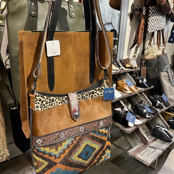 👜 Myra Bag Hand-Tooled Leather & Cowhide Crossbody – Boho Leopard Canvas Rug Bag - Picture 4 of 12